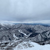 Photo taken at 苗場スキー場筍山山頂 by みつを on 1/12/2019