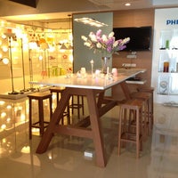 Photo taken at Philips Home Lighting By Thien Thong Electric by Yardarkan U. on 2/4/2013