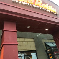 Photo taken at Red Robin Gourmet Burgers and Brews by Shaun G. on 1/7/2019