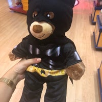 Photo taken at Build A Bear by 𝙻𝚒𝚕𝚒á𝚗𝚊 ✨ on 8/14/2018