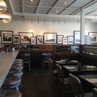 รูปภาพถ่ายที่ The Q Restaurant &amp;amp; Bar โดย Bill S. เมื่อ 4/29/2013