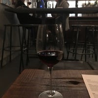 3/4/2018 tarihinde Jennifer D.ziyaretçi tarafından Yield Wine Bar'de çekilen fotoğraf