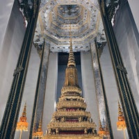 Photo taken at Wat Mahathat Yuwarajarangsarit Rajaworamahavihara by Niwat R. on 12/30/2023