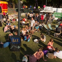 Das Foto wurde bei Bristol Comedy Garden von Bristol Comedy Garden am 7/6/2015 aufgenommen