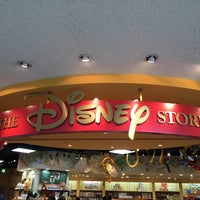 ディズニーストア Toy Game Store In Yokohama ディズニーストア Toy Game Store In Yokohama