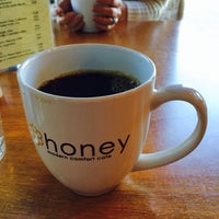 Foto tomada en Honey Cafe  por Joe D. el 11/10/2013
