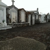 รูปภาพถ่ายที่ St Vincent De Paul Cemetery โดย Amber M. เมื่อ 1/5/2013