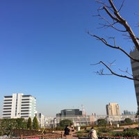 Photo taken at ebisu green garden by 緑色本 on 12/11/2017