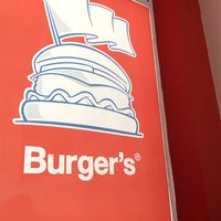 Foto scattata a Burgers - Burger&amp;#39;s ® -  @Burgerscolombia da Camilo M. il 4/12/2014