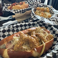 2/8/2024 tarihinde Mike D.ziyaretçi tarafından BAM!DOG Righteous Hot Dogs'de çekilen fotoğraf