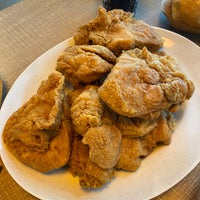 Photo taken at Arnold&amp;#39;s Fried Chicken by Shiqiang L. on 4/6/2021