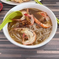 Photo taken at Beach Road Prawn Mee Eating House by Shiqiang L. on 9/3/2023