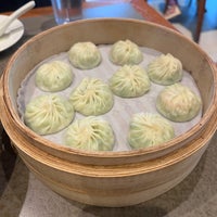 Photo taken at Din Tai Fung 鼎泰豐 by Shiqiang L. on 9/10/2023