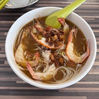 Photo taken at Beach Road Prawn Mee Eating House by Shiqiang L. on 10/8/2023