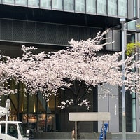 Photo taken at Osaka Ekimae 2nd Building by ひとりざけ on 3/26/2023