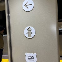 Photo taken at Midosuji Line Dobutsuen-mae Station (M22) by ひとりざけ on 11/11/2023