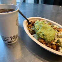 Photo taken at Chipotle Mexican Grill by Eury D. 👳🏾‍♀️ on 4/14/2019