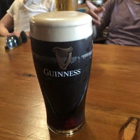 Foto diambil di O&amp;#39;Gilins Irish Pub oleh Shake N B. pada 7/21/2022