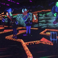 2/9/2020 tarihinde Bobby B.ziyaretçi tarafından Monster Mini Golf - Denver'de çekilen fotoğraf