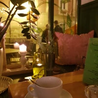 Photo prise au Cafeneaua Verde par Milos S. le11/25/2017