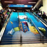 รูปภาพถ่ายที่ Dreamforce 2012 โดย Quyen C. เมื่อ 9/21/2012