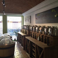 7/11/2015 tarihinde Monica M.ziyaretçi tarafından Olio Fino Tasting Room (Degustación)'de çekilen fotoğraf