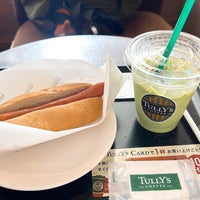Photo taken at Tully&amp;#39;s Coffee by えとぺん on 11/5/2022
