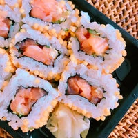 Foto tirada no(a) Sushi Surprise por Neli P. em 5/31/2017