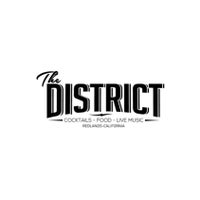 7/12/2015 tarihinde The District - Cocktails, Food, Live Musicziyaretçi tarafından The District - Cocktails, Food, Live Music'de çekilen fotoğraf