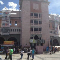 รูปภาพถ่ายที่ Plaza de Toros Monumental โดย RODRYGO 2. เมื่อ 5/10/2013