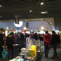 Foto tirada no(a) Fnac por Jocelyn H. em 12/16/2018