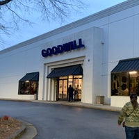 รูปภาพถ่ายที่ Goodwill โดย Stephen G. เมื่อ 12/30/2022
