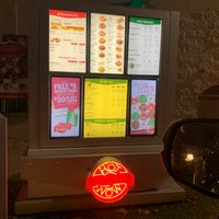 12/8/2019 tarihinde Stephen G.ziyaretçi tarafından Krispy Kreme Doughnuts'de çekilen fotoğraf