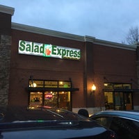 รูปภาพถ่ายที่ Salad Express โดย Stephen G. เมื่อ 12/27/2017
