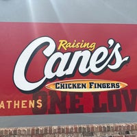 Foto diambil di Raising Cane&amp;#39;s Chicken Fingers oleh Stephen G. pada 4/22/2023