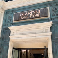 รูปภาพถ่ายที่ Giardini Garden Store โดย Stephen G. เมื่อ 6/22/2021