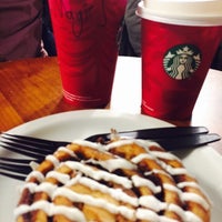 Photo taken at Starbucks by Anıl Azer /|7 on 12/28/2014