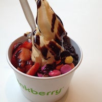Photo taken at Pinkberry by Carole P. on 4/29/2013