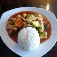 Foto diambil di Black Thai Restaurant &amp;amp; Lounge oleh Trecia S. pada 5/20/2014