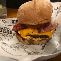 Foto tirada no(a) Pantcho&amp;#39;s House Burger por Sheila B. em 6/23/2018