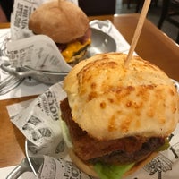 Foto tirada no(a) Pantcho&amp;#39;s House Burger por Sheila B. em 6/23/2018