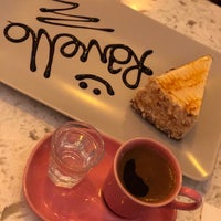 Foto diambil di Ravello Coffee oleh Fulya Ç. pada 8/22/2019