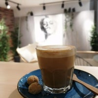 Foto diambil di Ravello Coffee oleh Fulya Ç. pada 5/7/2019