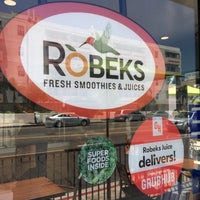 Foto diambil di Robeks Fresh Juices &amp;amp; Smoothies oleh Michael Steven W. pada 7/26/2017