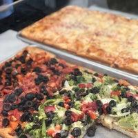 รูปภาพถ่ายที่ Dino&amp;#39;s Pizza &amp;amp; Pasta โดย Antonio เมื่อ 9/11/2018