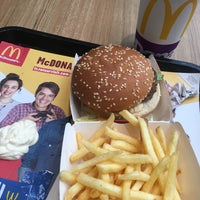 Photo taken at McDonald&amp;#39;s by esra ö. on 9/22/2017