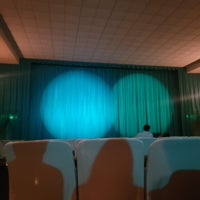 Foto diambil di Hi-Pointe Theatre oleh David H. pada 11/4/2022