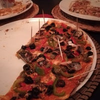 Foto diambil di Simplesmente Pizza Bar oleh Gilberto A. pada 11/5/2017