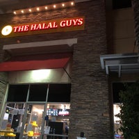รูปภาพถ่ายที่ The Halal Guys โดย Angie L. เมื่อ 6/14/2020