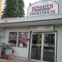 Das Foto wurde bei Jensen’s Old Fashioned Smokehouse von Jensen’s Old Fashioned Smokehouse am 7/16/2015 aufgenommen